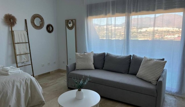 Studio Apartment 'Estudio San Luis De Sabinillas' with Shared Pool, Wi-Fi and Air Conditioning