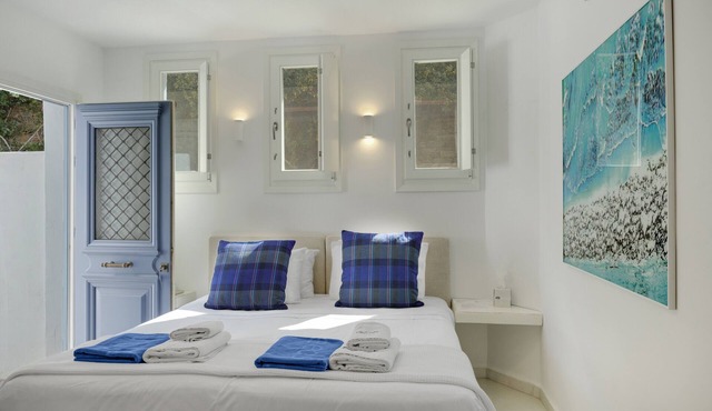 Studio Apartment "Blueros - Orange Suite" with Sea View, Shared Pool & Wi-Fi