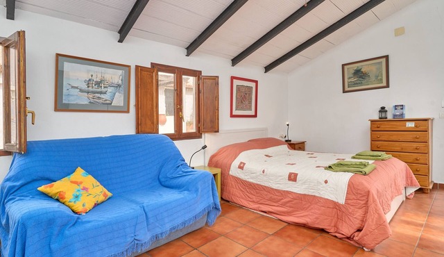 Studio Apartment 'Cortijo Grande' with Mountain View, Shared Pool and Wi-Fi