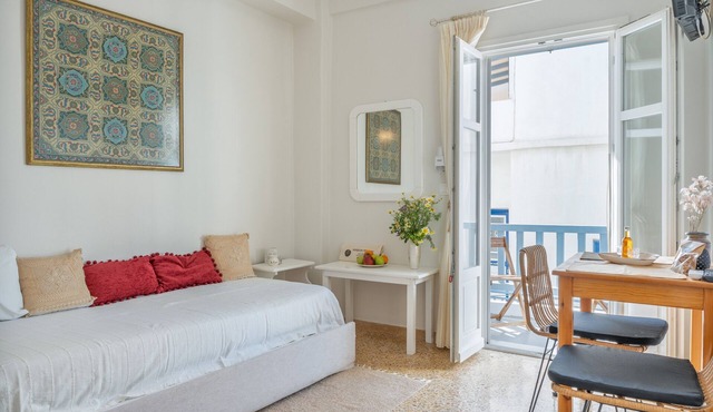 Studio Apartment with Balcony, Wi-Fi and Air Conditioning