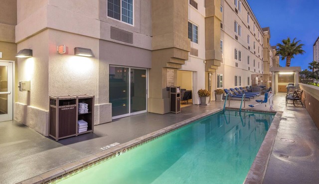 Studio Suite | 1 Queen Bed | Full Kitchen | Near Anaheim Resort