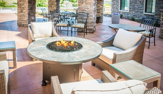 Studio Suite | Great for Business Travelers! Free Wi-Fi + Parking On-Site