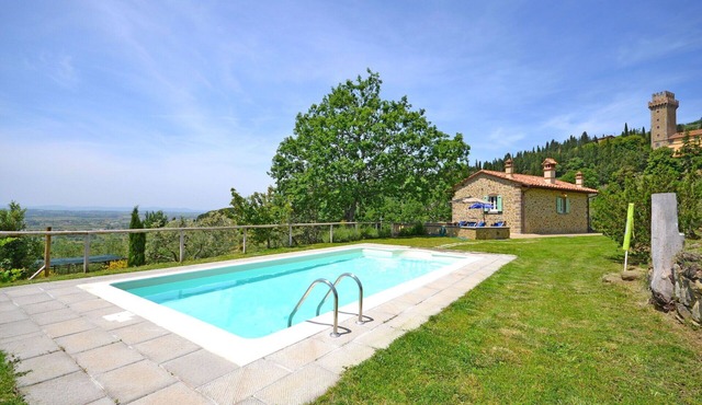 Stunning private villa with A/C, WIFI, private pool, TV, terrace, panoramic view, close to Cortona