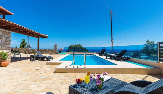 Stunning Views Flat w. Pool, Explore Crete’s Bestnn