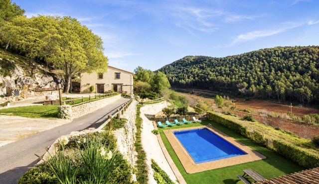Sublime seclusion in Catalonia wine Region!