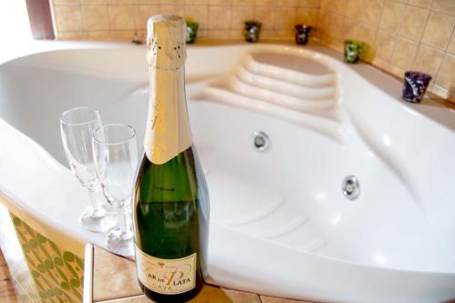 SUITE Love