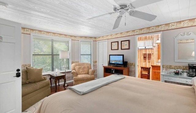 Summer Room @ Eaglenest Inn w/Pool & SPA