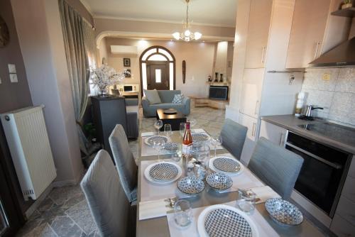 Sunrise Suite Olympiada - Luxury Beachfront Escape