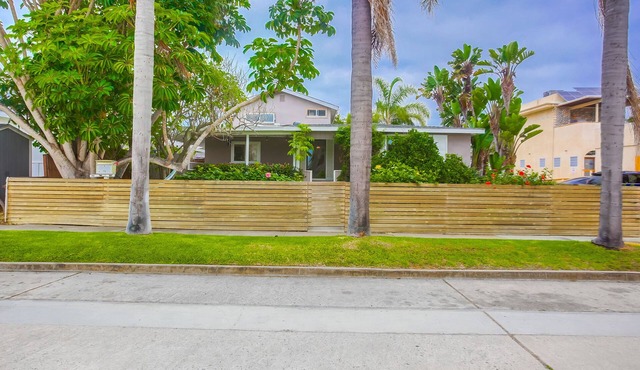Table Tops Beach Cottage in Solana Beach