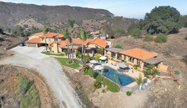 Temecula Mountain Estate: Pool, Jacuzzi, Mini Golf, Scenic Views