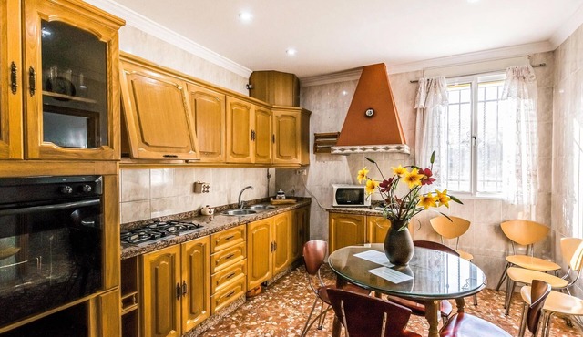 This beautiful, spacious country house with private pool is located in Montemayor, Córdoba.