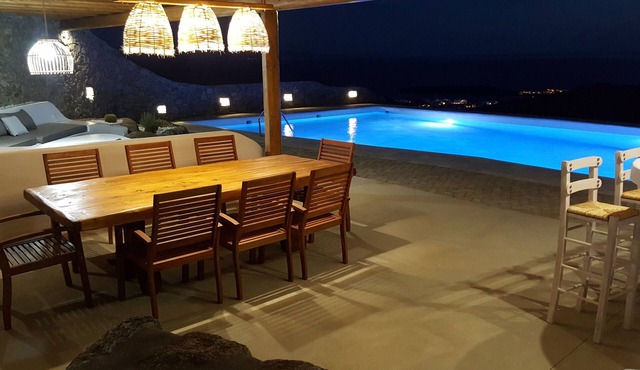 To other view βρίσκεται μόλις 3’από την πιο διασημη παραλία της Μυκόνου