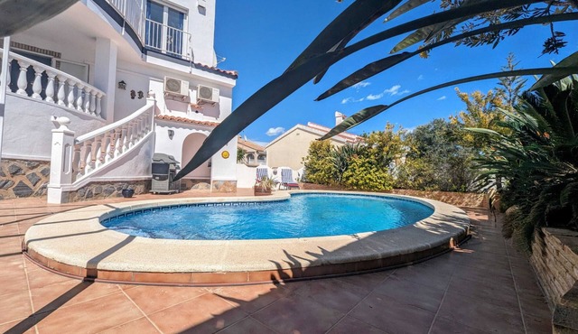 Traditional 3 Bedroom Villa with Private Pool CQ4