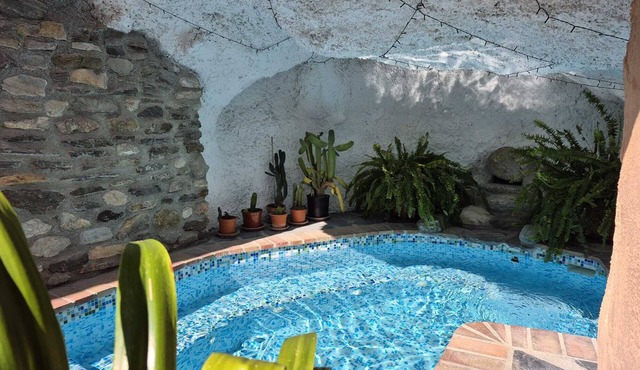 Truly unique and authentic town house with cave pool! Lovely mountain village.