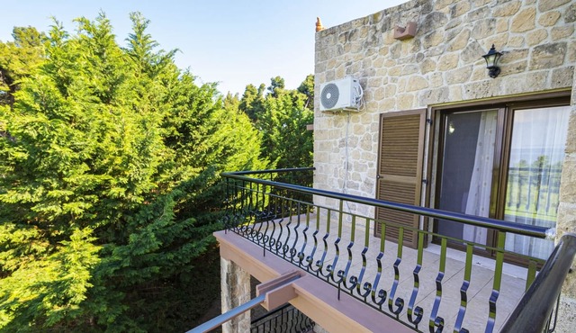 Twin Castles Right Maisonette by Travel Pro Services