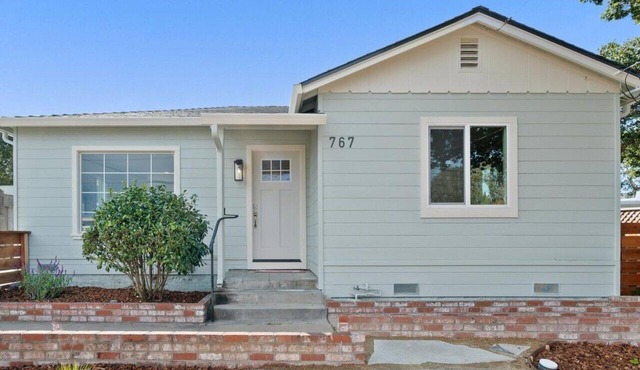 Unforgettable vacation house in desirable New Monterey!