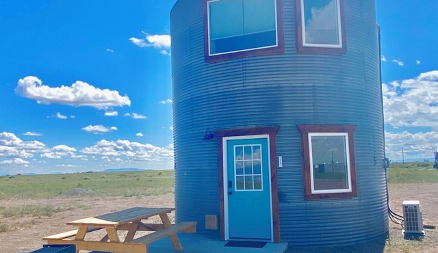 Up-cycled Grain Bin Villa just 20 mins. from the Great Sand Dunes NP w/WiFi, AC