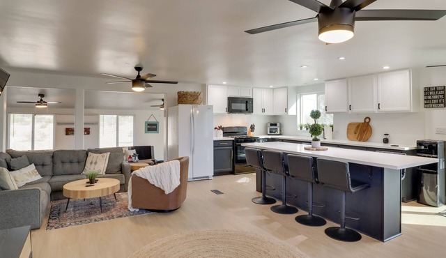 Updated Topock Home w/Deck & Fire Pit!