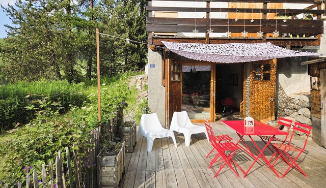 Vars. Full-service center. Private parking. Linens provided, beds made.