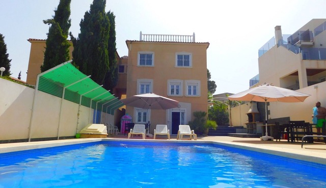 Very large, comfortable and spacious 7 bedroom 5 bathroom Villa