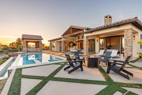 Via de la Sky Ranch - Sprawling Tuscan Villa in Wine Country