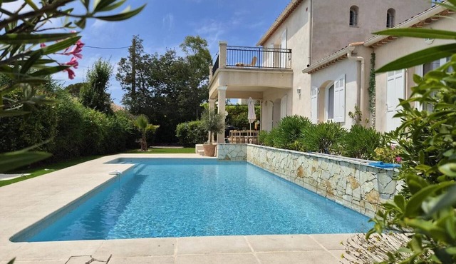 Villa '4 Bedrooms Pool Near Sea' with Private Pool, Wi-Fi and Air Conditioning