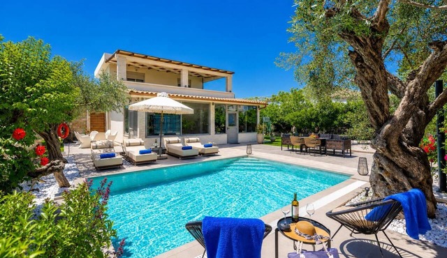 Villa Ammos - Three Bedroom Villa, Sleeps 6
