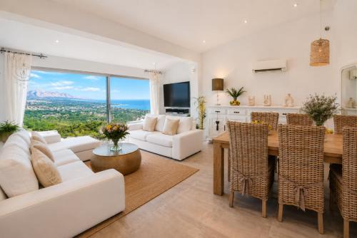 Villa cerca de ALTEA con Vistas Panorámicas Mar, Piscina y Terraza