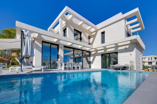 Villa de Lujo c/Piscina Climatizada, las Colinas