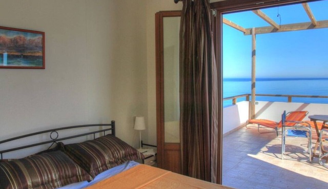 Villa Eirene Spacious apartment with sea view in small village.