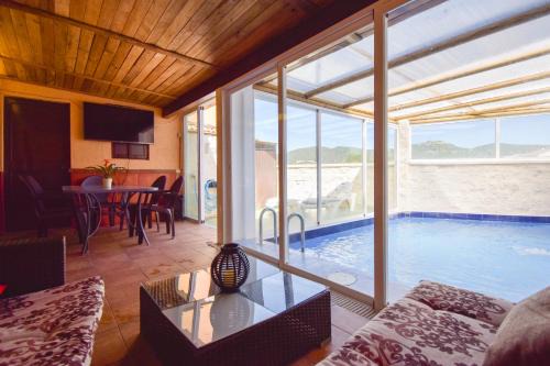 VILLA Elisabeth con Piscina y Terraza