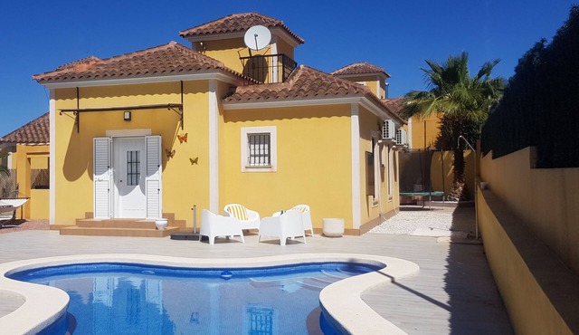 Villa Estrella with private pool and hottub in Mazarron