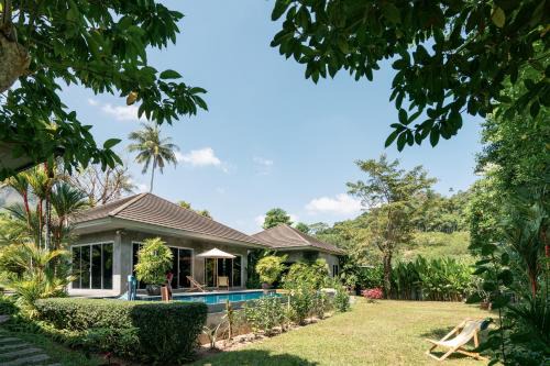 VILLA FLORA - North Phuket, Naiyang Beach area
