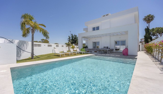 Villa 'Habana' with Lake View, Wi-Fi and Air Conditioning