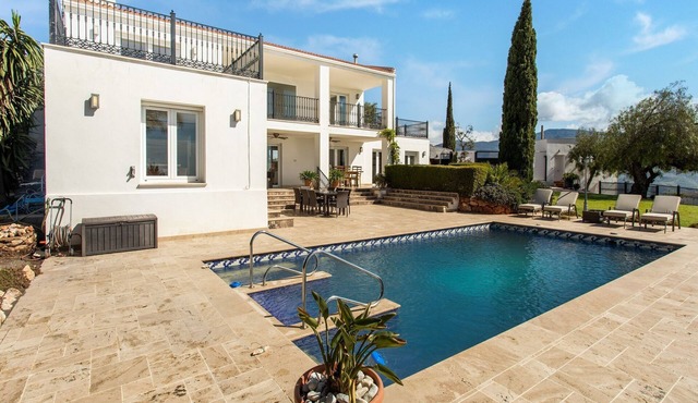 Villa in Granada with Sea Views & Pool