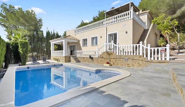 Villa KIP, private pool & jacuzzi surrounded by nature