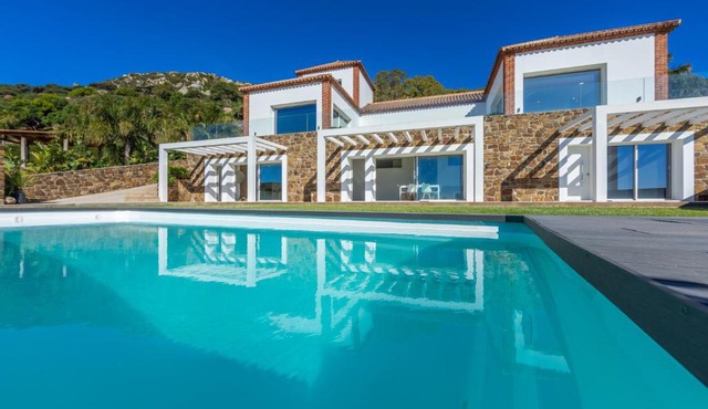 Villa Las Palmeras Valdevaqueros Suites, Pool & Sea Views