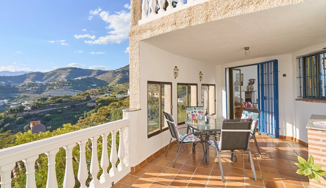 "Villa María" with Sea View, Garden, Balcony & Wi-Fi