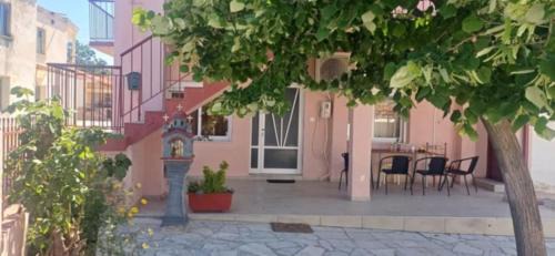 Villa Mpou