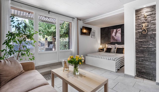 Villa Nui - Comfortable apartment - Summer terrace and private parking.