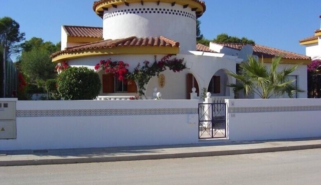 Villa Refugio - huge garden + private pool - free WLan