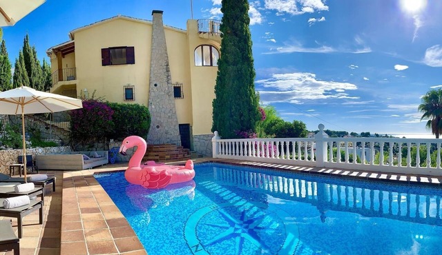 Villa 'Robis Moraira' with Sea View, Wi-Fi and Air Conditioning