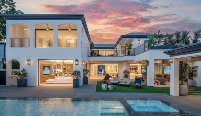 Villa Ruya by LuxJB 🏆 Beverly Hills Mansion with Resort-Style Service