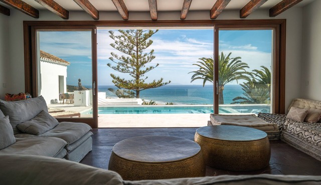 Villa 'TheCUBE' with Sea Views, Wi-Fi, and Air Conditioning