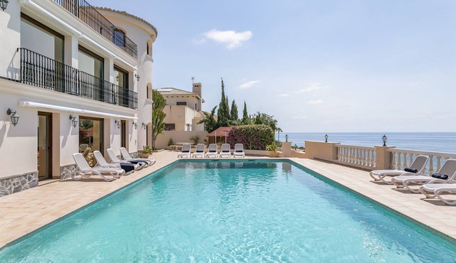Villa Thorodin breathtaking 14P villa 1st line sea