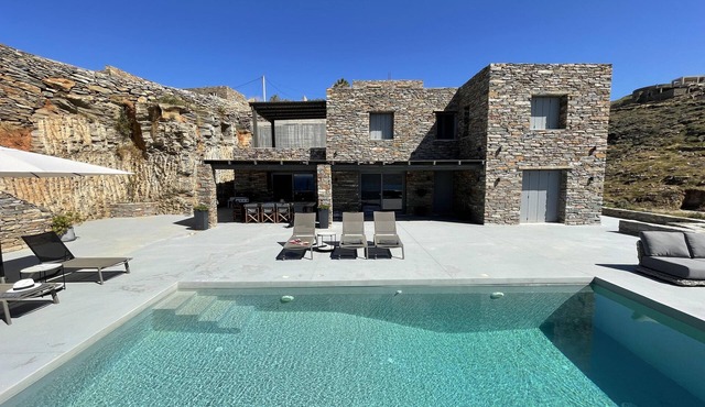 Villa Veneterra-Pool-SeaView-ConciergeServices