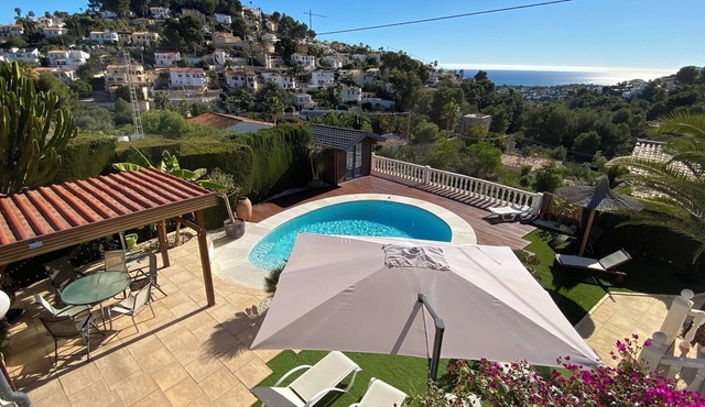 Villa with 3 double bedrooms, private pool, ocean view, close to the beach