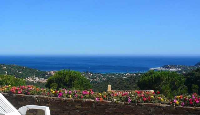 Villa with exceptional sea view ', swimming pool, ideal for families, 3 bedrooms, 7/9 people