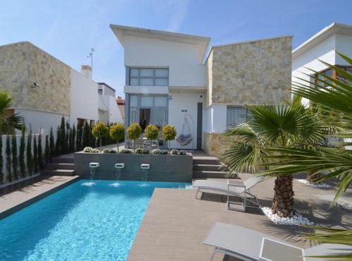 Villa with Garden & Roof Deck