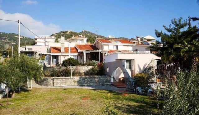 Villa with great view and a few steps away from the beach !